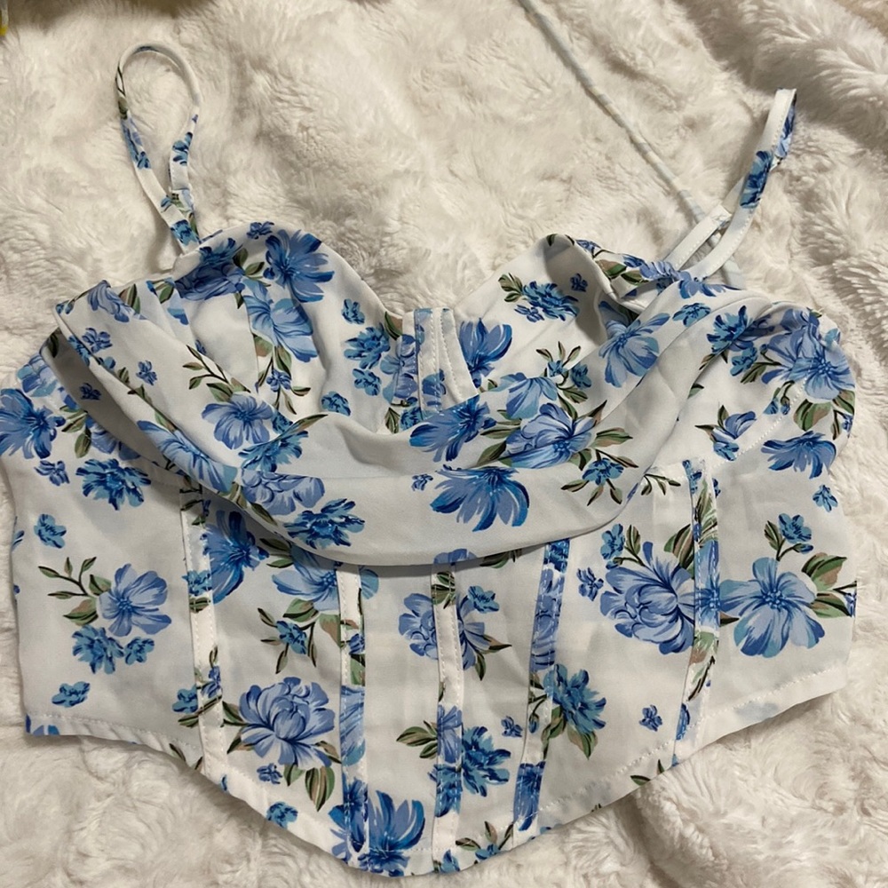 NEW Adorable top!!